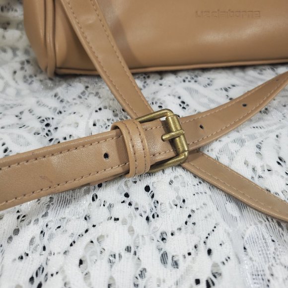 Liz Claiborne tan crossbody purse with light green fabric lining - Picture 12 of 15